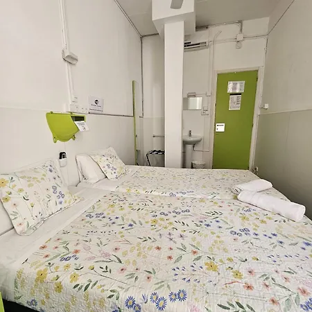 Central And Basic Universitat For Young Hostel-2